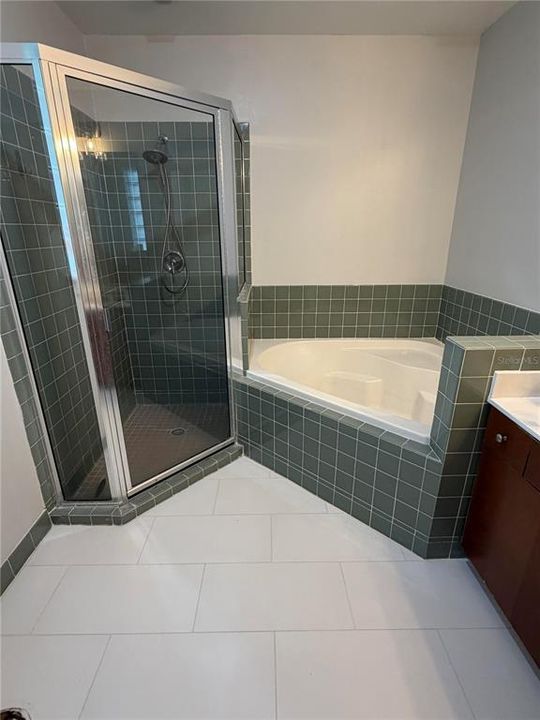 For Rent: $2,750 (2 beds, 2 baths, 1230 Square Feet)