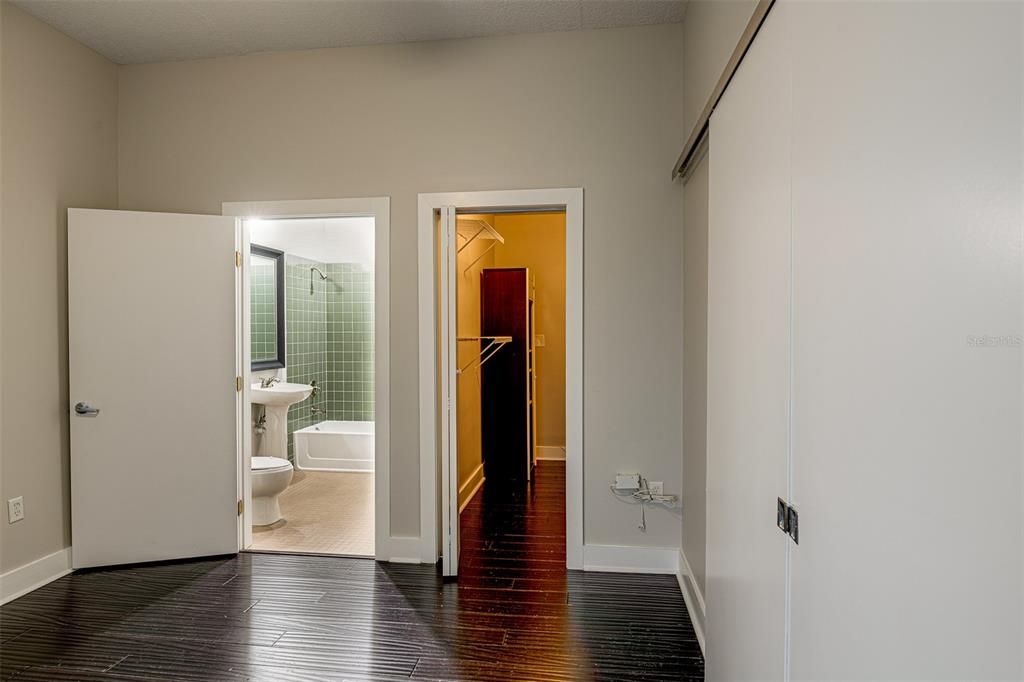 For Rent: $2,750 (2 beds, 2 baths, 1230 Square Feet)