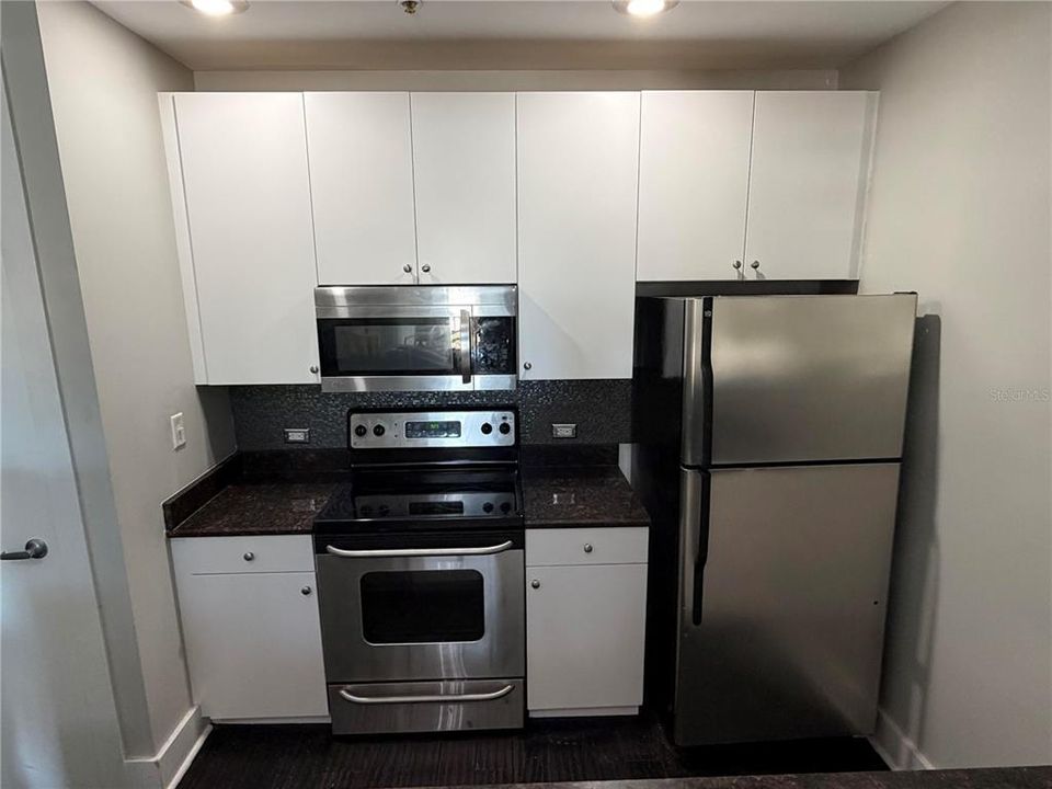 For Rent: $2,750 (2 beds, 2 baths, 1230 Square Feet)