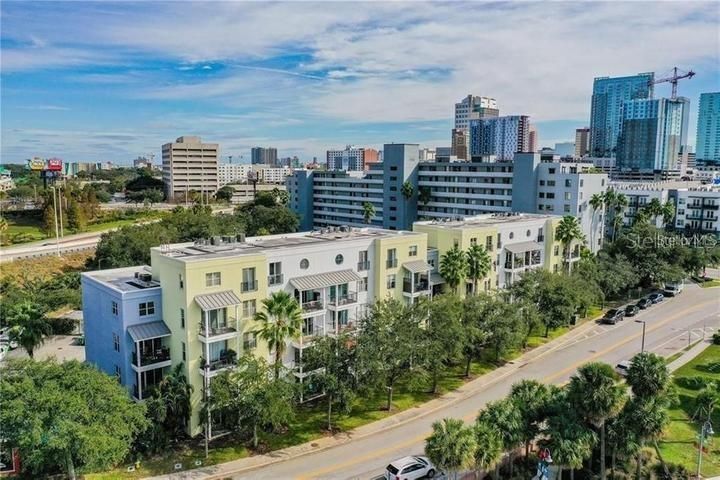 For Rent: $2,750 (2 beds, 2 baths, 1230 Square Feet)