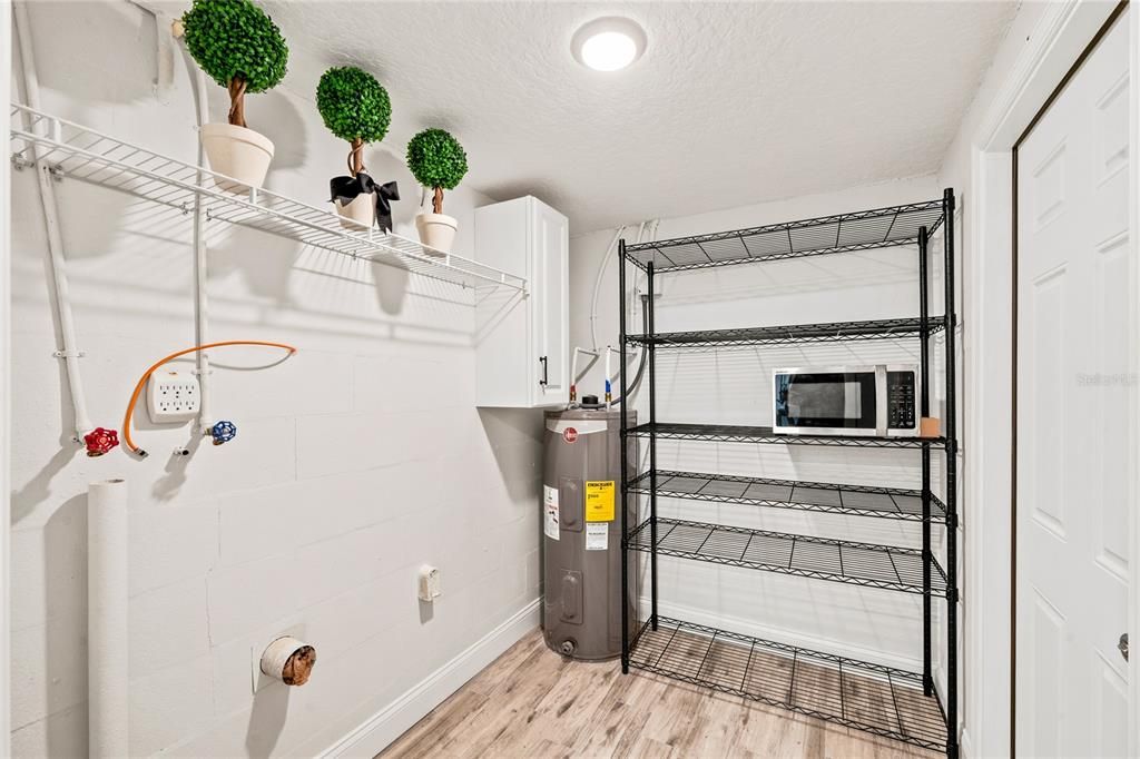 For Sale: $395,000 (3 beds, 2 baths, 1040 Square Feet)