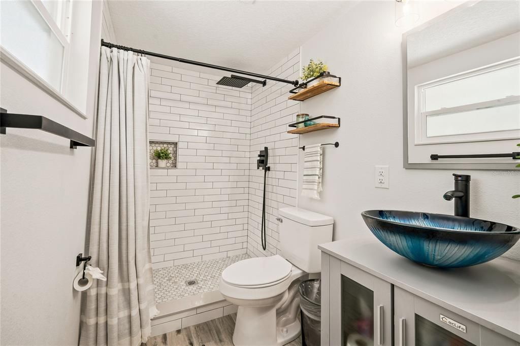 For Sale: $395,000 (3 beds, 2 baths, 1040 Square Feet)