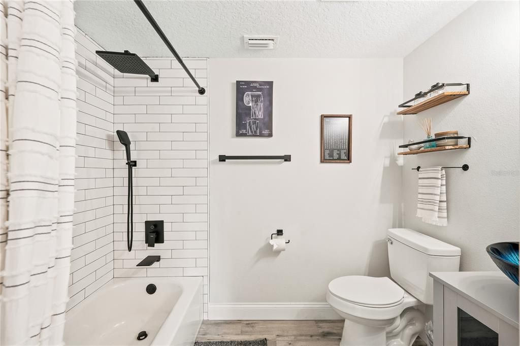 For Sale: $395,000 (3 beds, 2 baths, 1040 Square Feet)