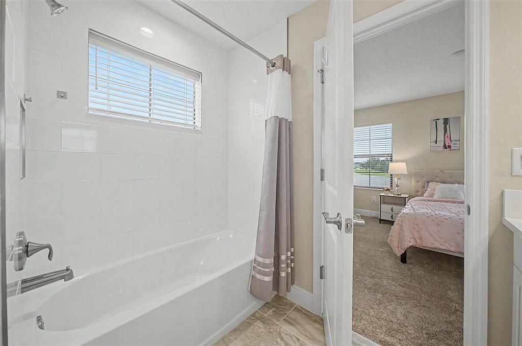 En Venta: $825,000 (5 camas, 4 baños, 4219 Pies cuadrados)