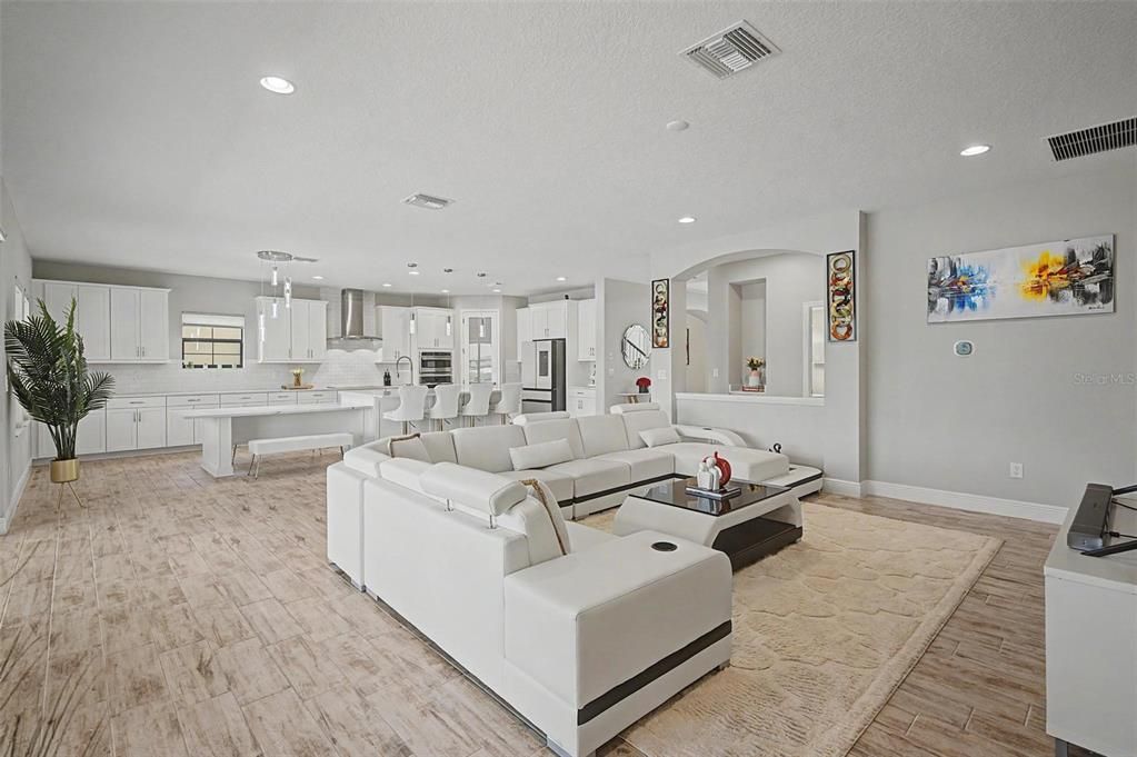 En Venta: $825,000 (5 camas, 4 baños, 4219 Pies cuadrados)