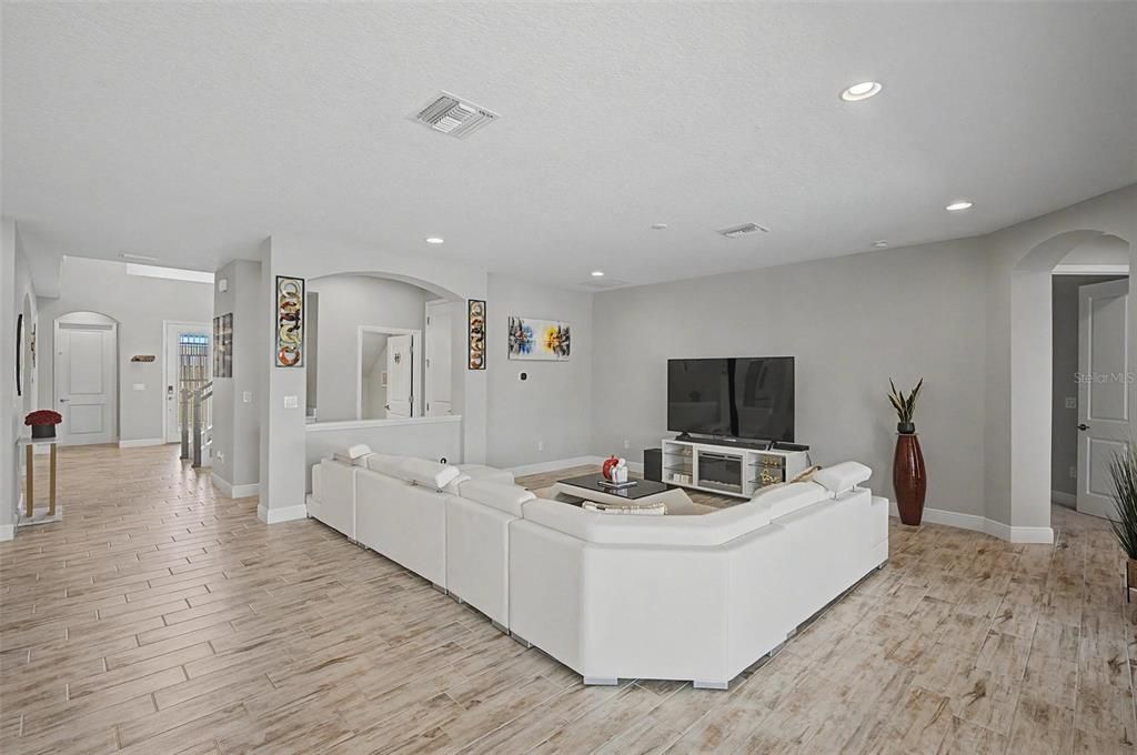 En Venta: $825,000 (5 camas, 4 baños, 4219 Pies cuadrados)