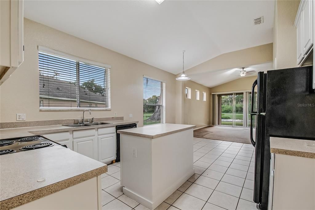 En Venta: $298,500 (3 camas, 2 baños, 2169 Pies cuadrados)