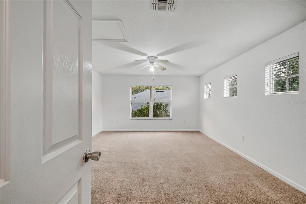 En Venta: $298,500 (3 camas, 2 baños, 2169 Pies cuadrados)