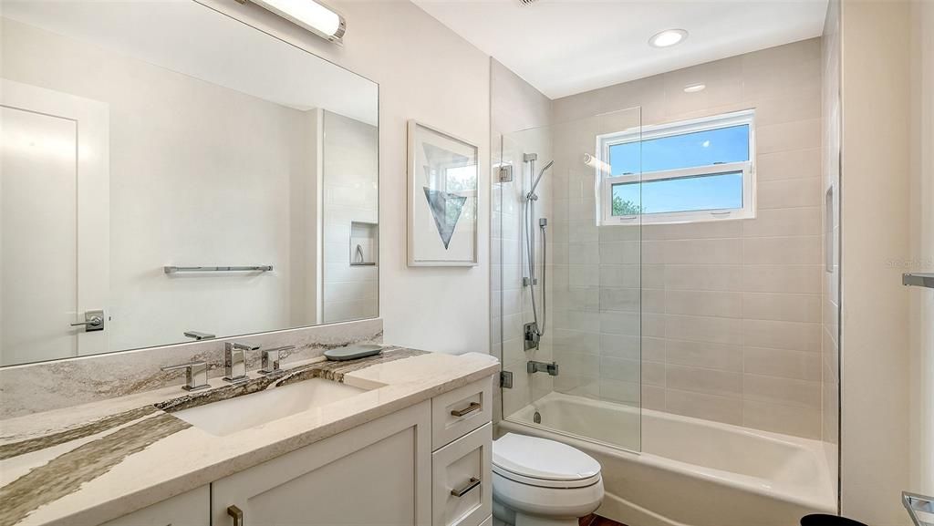 En Venta: $3,295,000 (4 camas, 3 baños, 3230 Pies cuadrados)