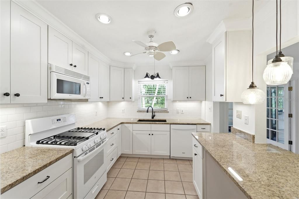 For Sale: $209,000 (2 beds, 2 baths, 1196 Square Feet)