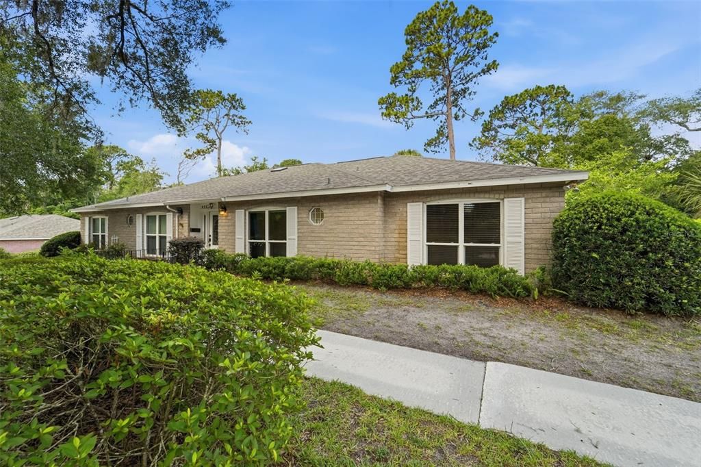 For Sale: $209,000 (2 beds, 2 baths, 1196 Square Feet)