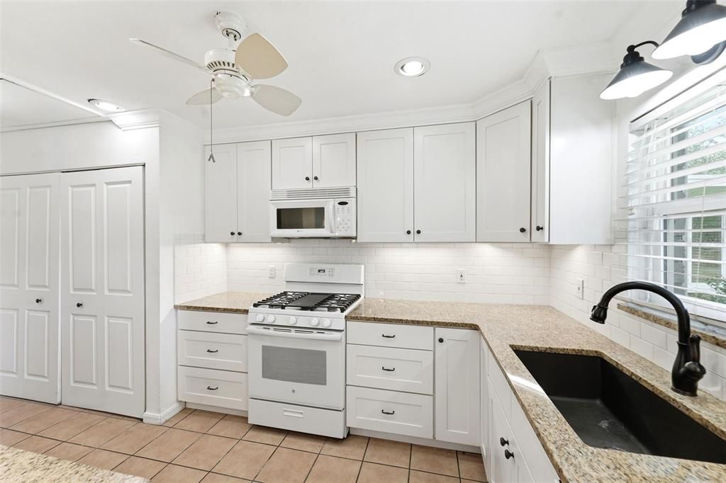 For Sale: $209,000 (2 beds, 2 baths, 1196 Square Feet)