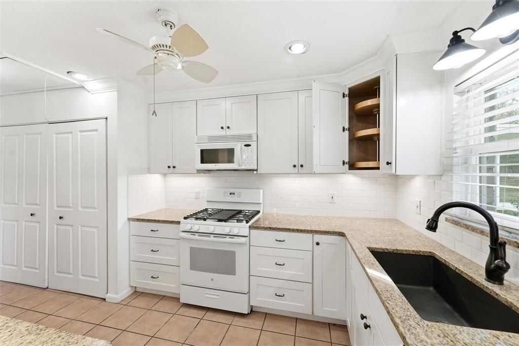 For Sale: $209,000 (2 beds, 2 baths, 1196 Square Feet)