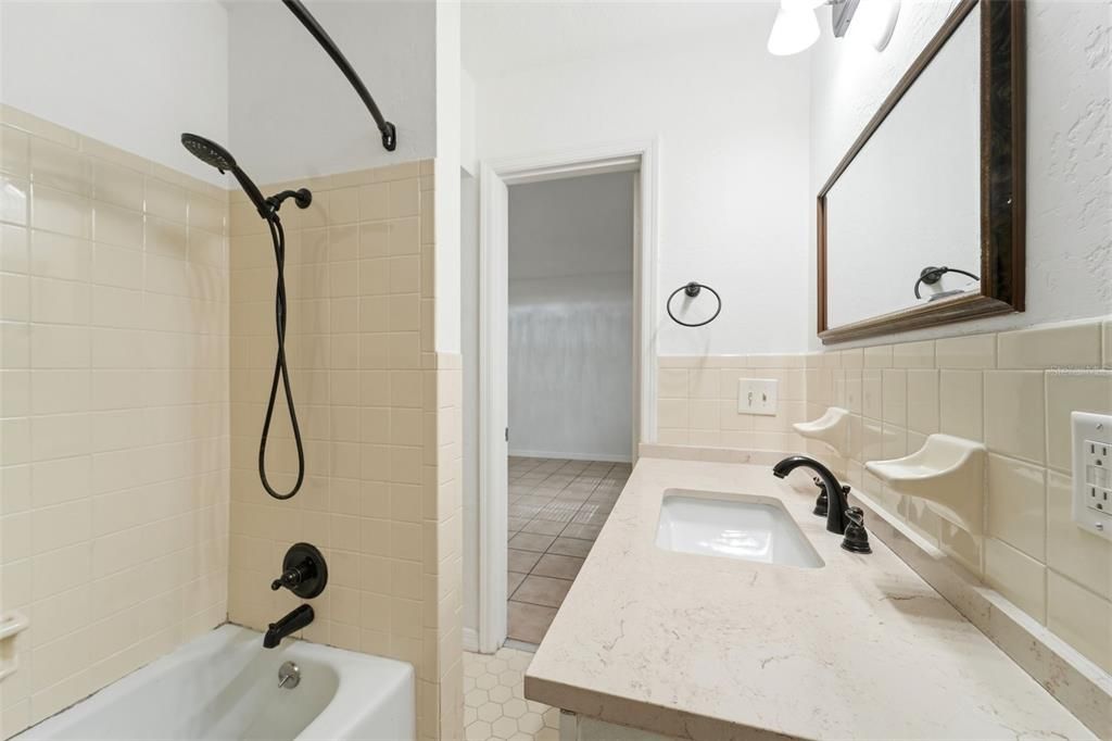 For Sale: $209,000 (2 beds, 2 baths, 1196 Square Feet)