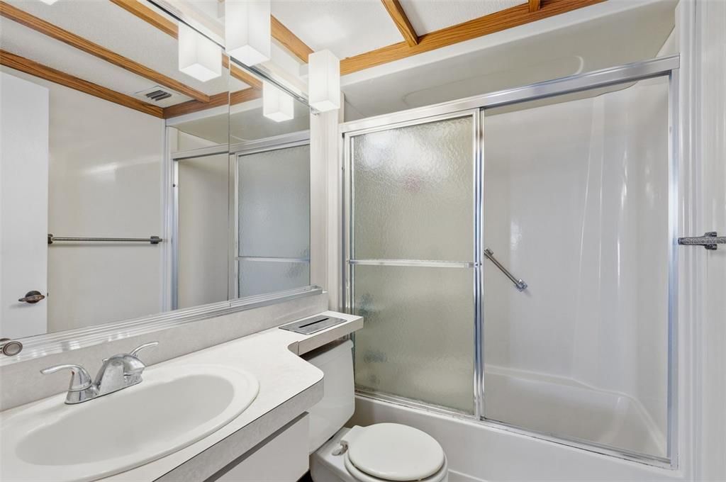 待售: $275,000 (2 贝兹, 2 浴室, 1013 平方英尺)