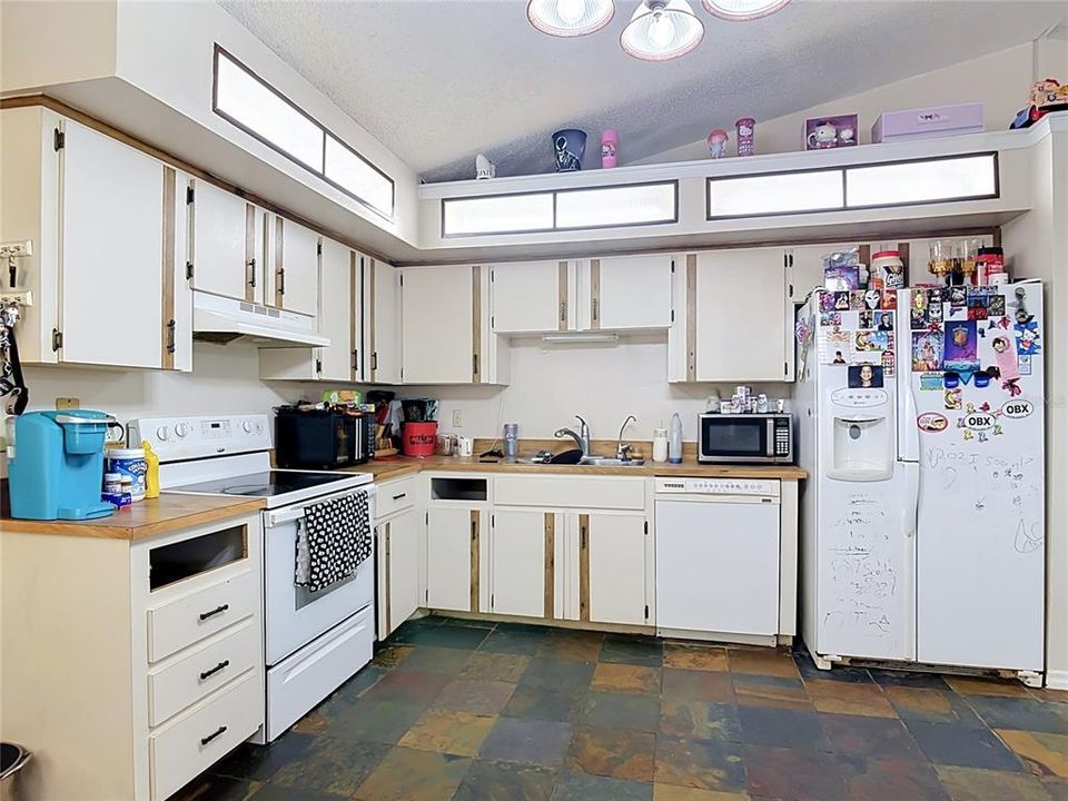 For Sale: $289,000 (3 beds, 2 baths, 1448 Square Feet)