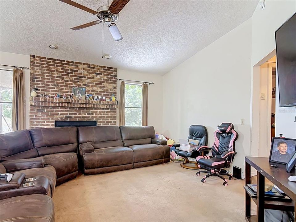 For Sale: $289,000 (3 beds, 2 baths, 1448 Square Feet)