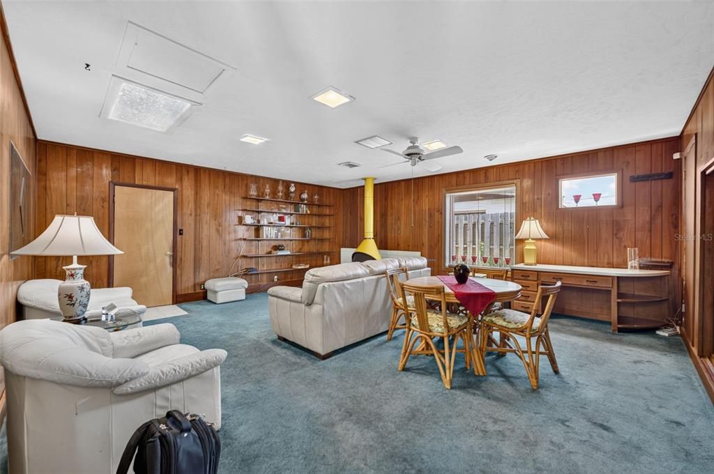 Active With Contract: $250,000 (3 beds, 2 baths, 1950 Square Feet)