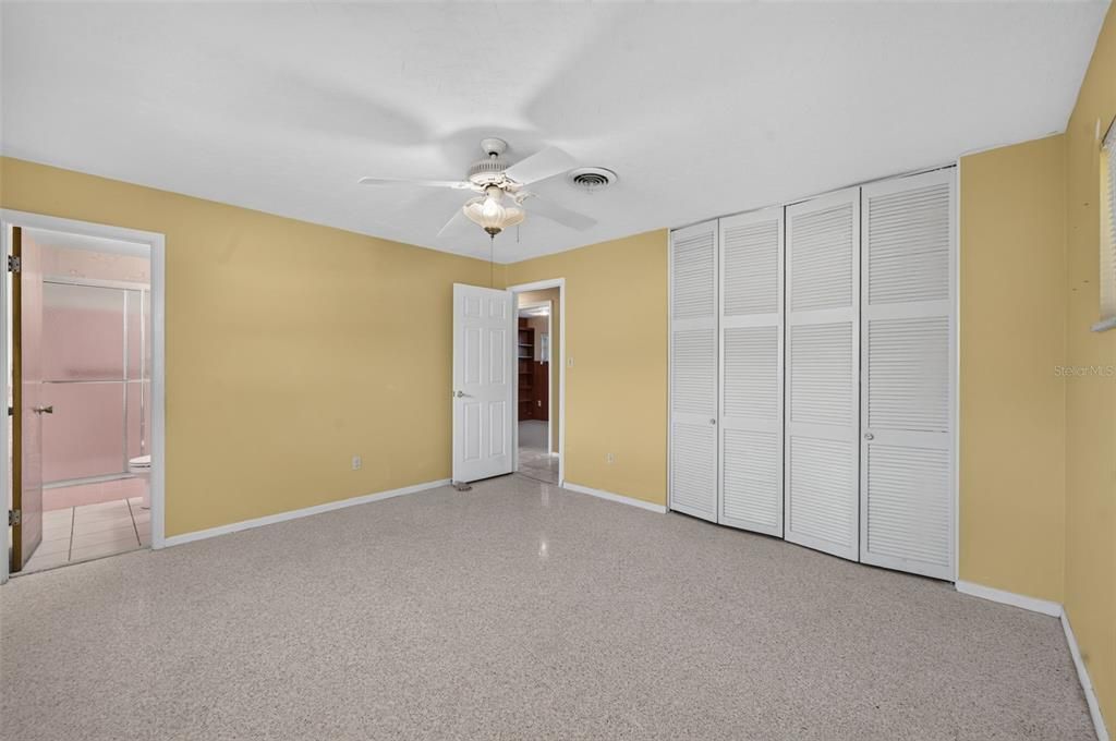 Active With Contract: $250,000 (3 beds, 2 baths, 1950 Square Feet)