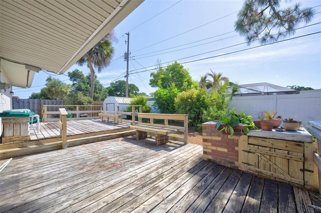 Active With Contract: $250,000 (3 beds, 2 baths, 1950 Square Feet)