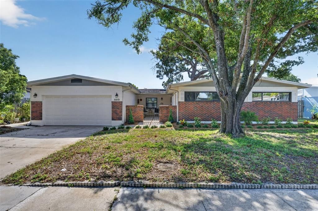 Active With Contract: $250,000 (3 beds, 2 baths, 1950 Square Feet)