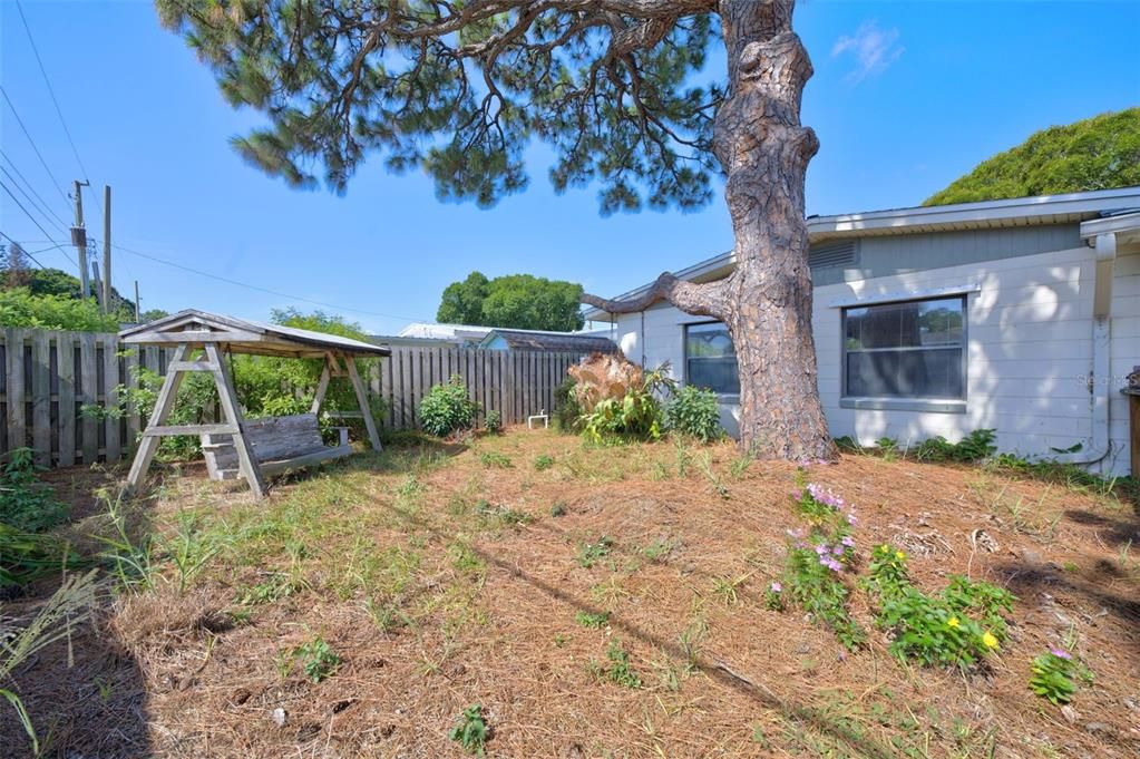 Active With Contract: $250,000 (3 beds, 2 baths, 1950 Square Feet)