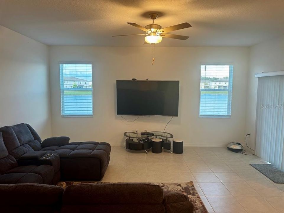 For Rent: $2,450 (4 beds, 2 baths, 2466 Square Feet)