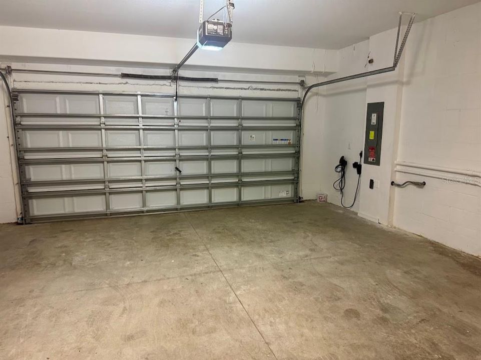 For Rent: $2,450 (4 beds, 2 baths, 2466 Square Feet)