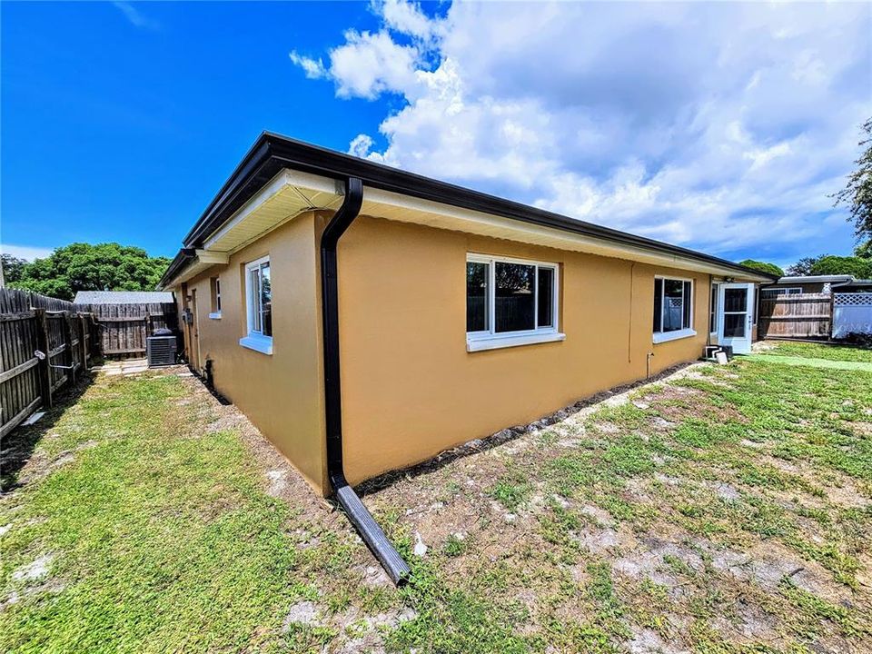На продажу: $355,000 (3 спален, 2 ванн, 1824 Квадратных фут)