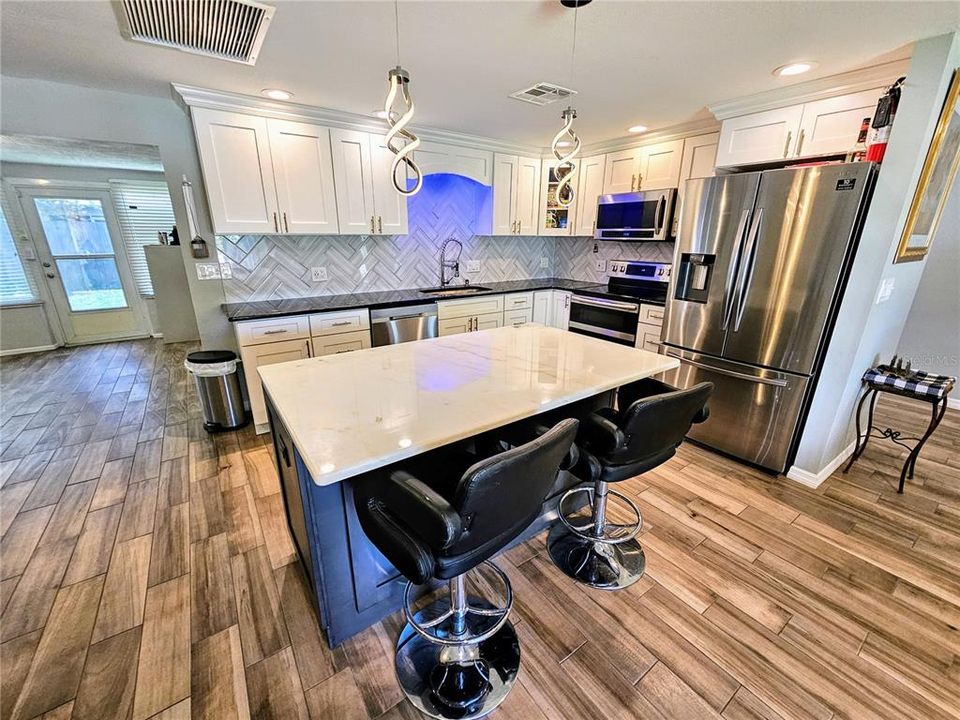 На продажу: $355,000 (3 спален, 2 ванн, 1824 Квадратных фут)