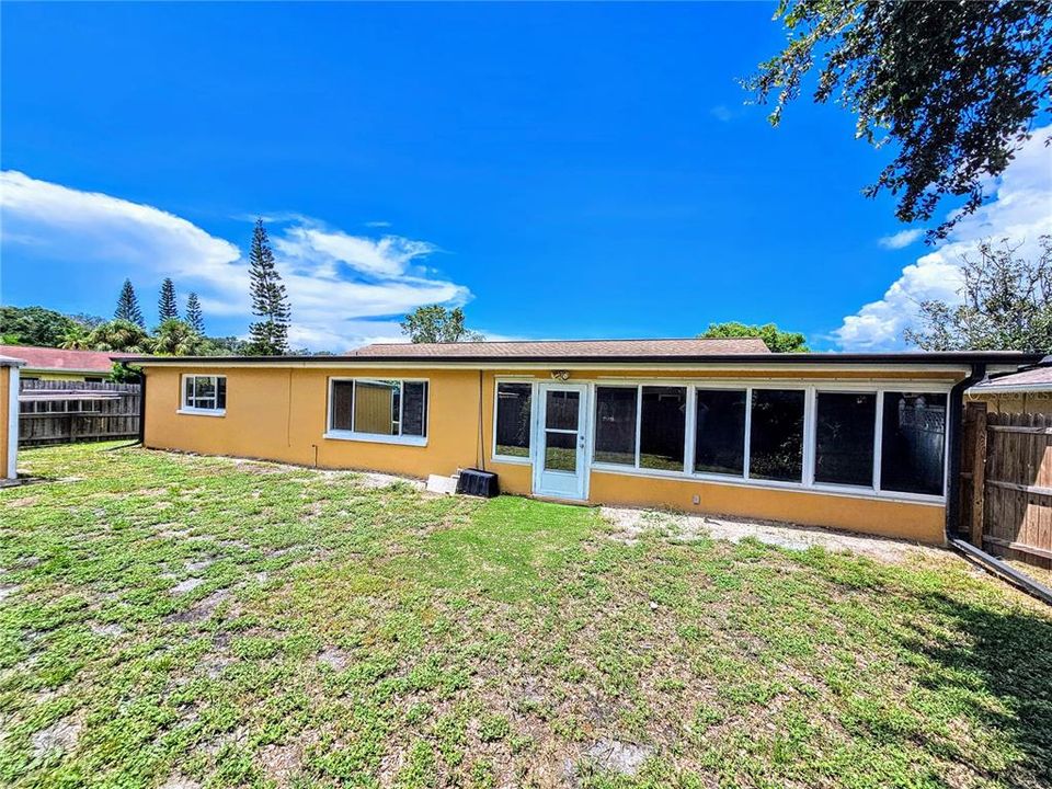 На продажу: $355,000 (3 спален, 2 ванн, 1824 Квадратных фут)
