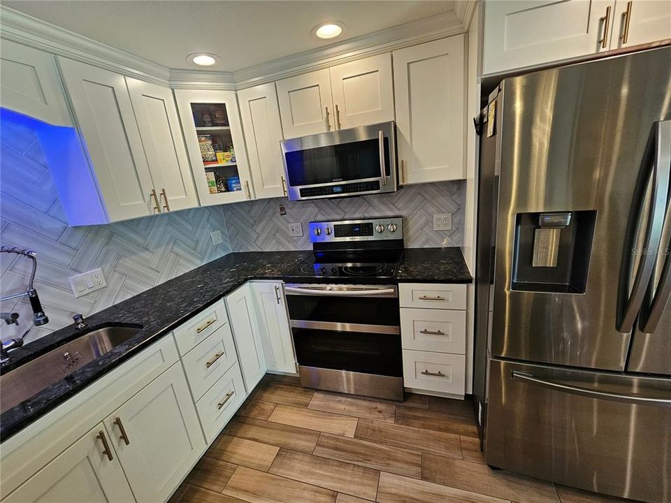 На продажу: $355,000 (3 спален, 2 ванн, 1824 Квадратных фут)