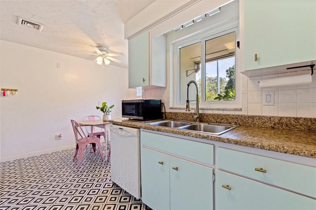 En Venta: $419,000 (3 camas, 2 baños, 1408 Pies cuadrados)