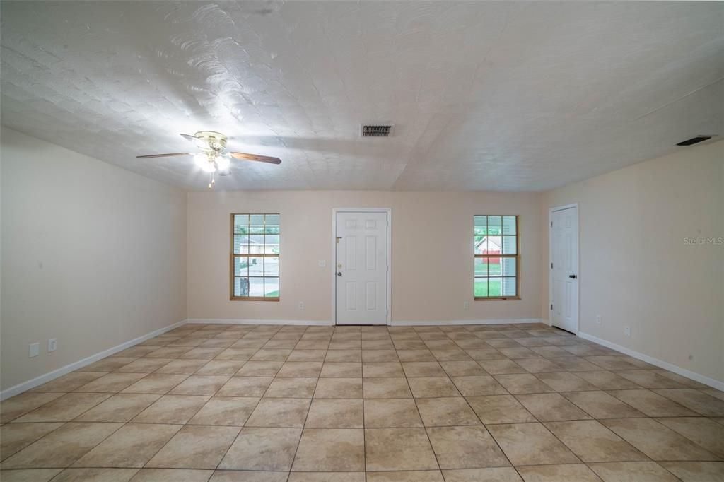 For Sale: $379,500 (3 beds, 2 baths, 1150 Square Feet)