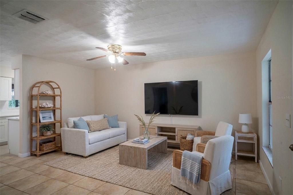 For Sale: $379,500 (3 beds, 2 baths, 1150 Square Feet)