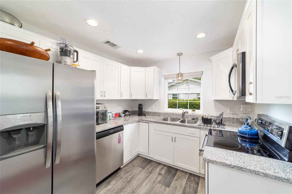 For Sale: $299,000 (3 beds, 2 baths, 1716 Square Feet)