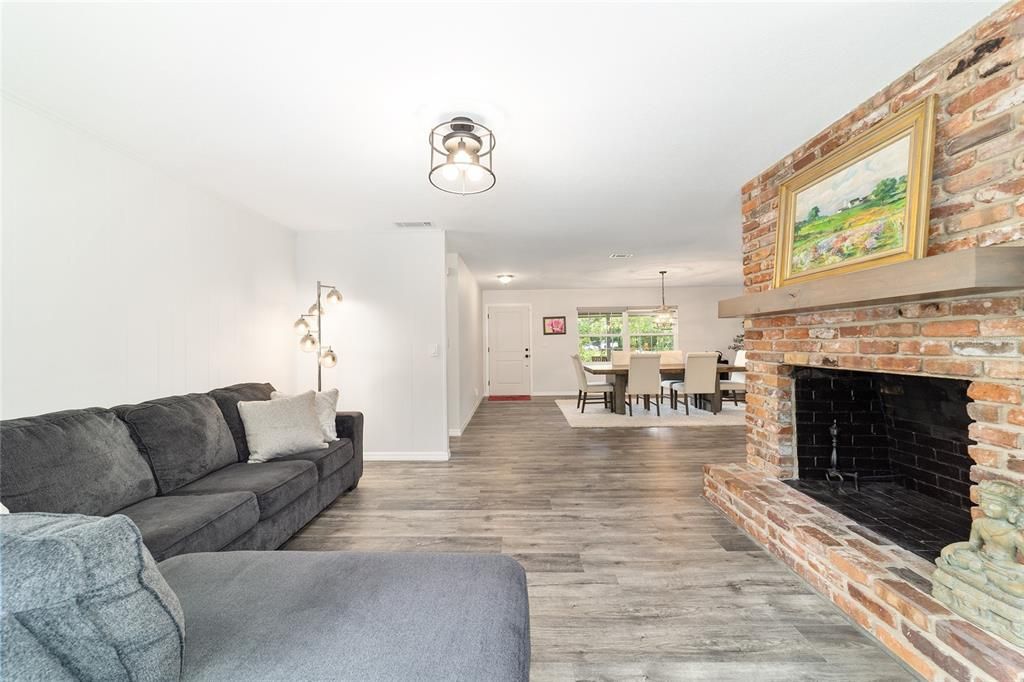 For Sale: $299,000 (3 beds, 2 baths, 1716 Square Feet)