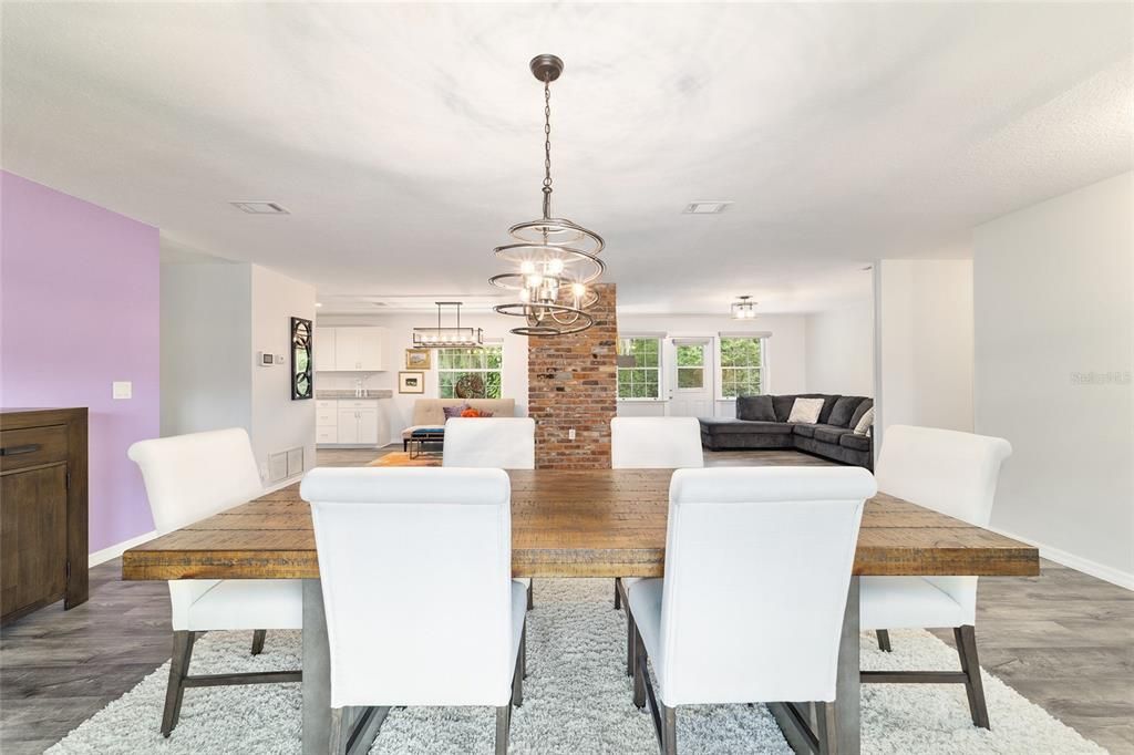For Sale: $299,000 (3 beds, 2 baths, 1716 Square Feet)