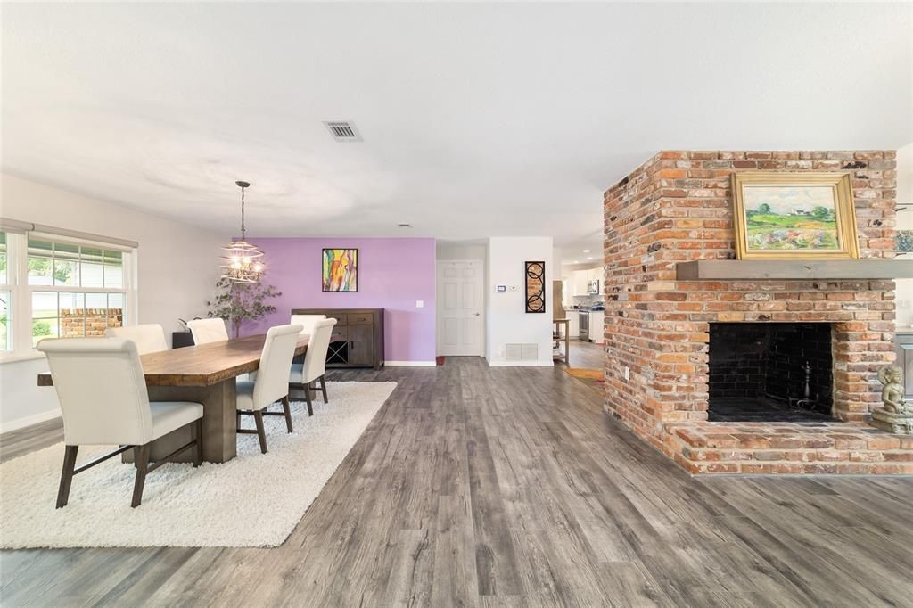 For Sale: $299,000 (3 beds, 2 baths, 1716 Square Feet)