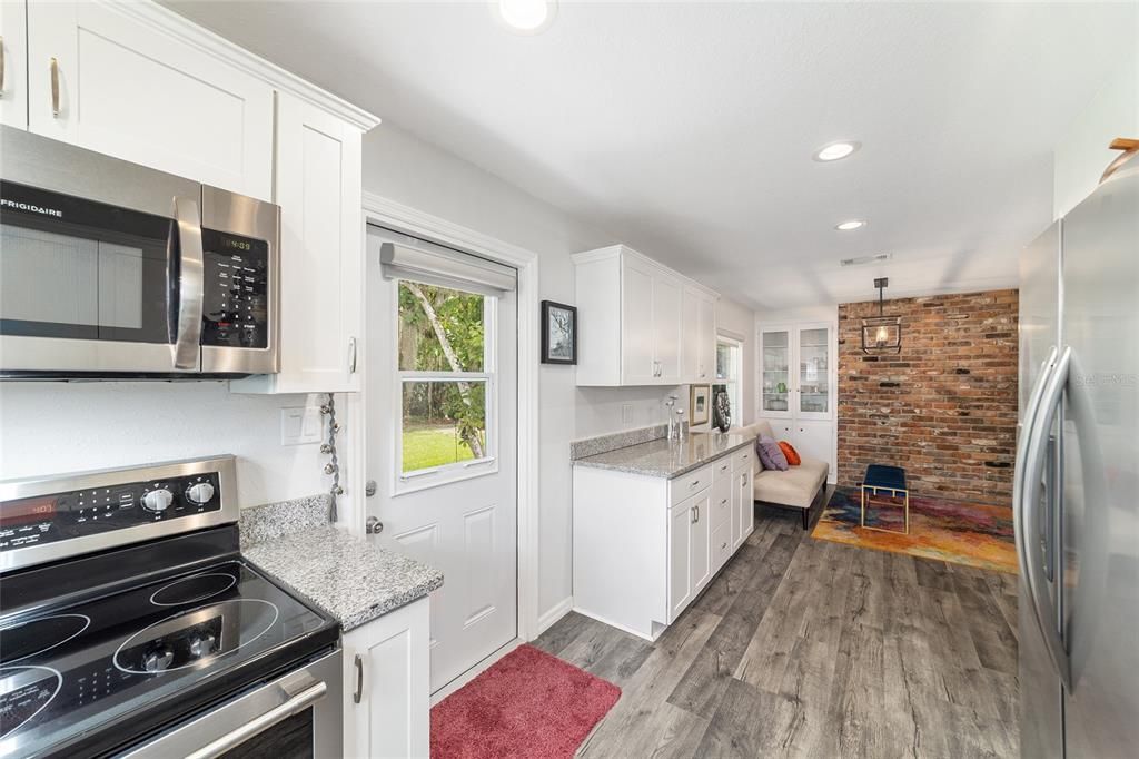 For Sale: $299,000 (3 beds, 2 baths, 1716 Square Feet)