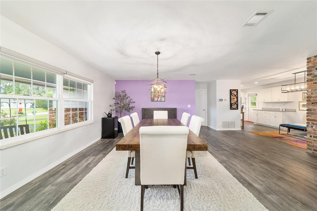 For Sale: $299,000 (3 beds, 2 baths, 1716 Square Feet)