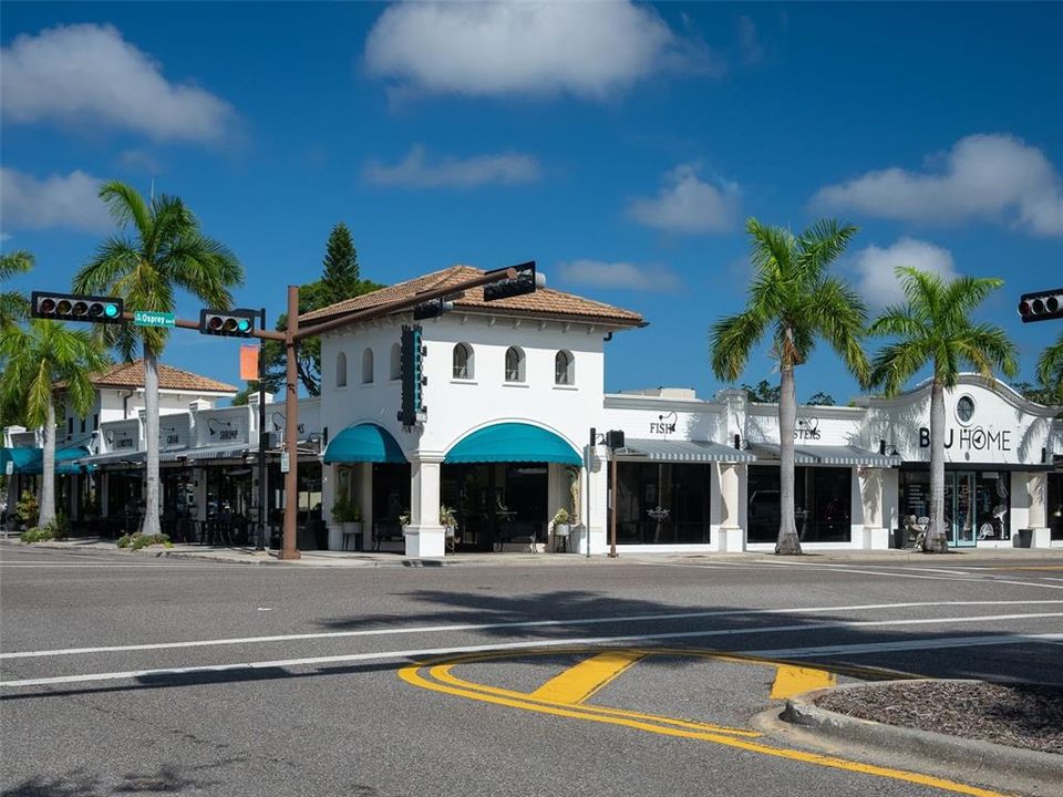 For Sale: $1,700,000 (6 beds, 4 baths, 2743 Square Feet)