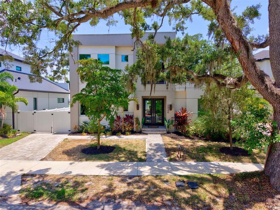 For Sale: $1,700,000 (6 beds, 4 baths, 2743 Square Feet)
