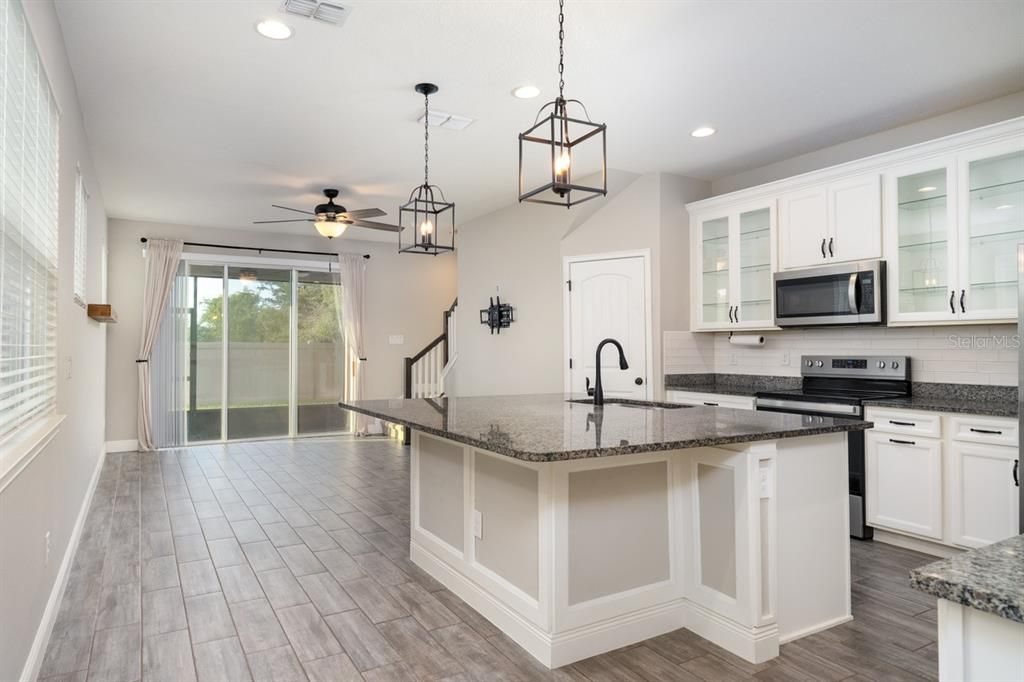 For Sale: $311,000 (3 beds, 2 baths, 1716 Square Feet)