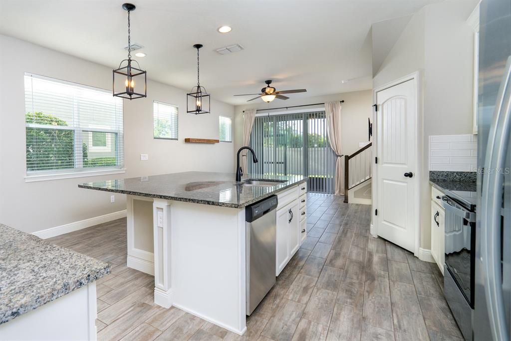 For Sale: $311,000 (3 beds, 2 baths, 1716 Square Feet)