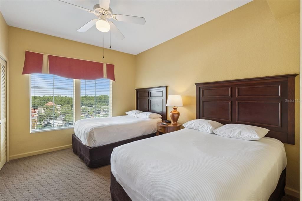 For Sale: $190,000 (3 beds, 3 baths, 1409 Square Feet)