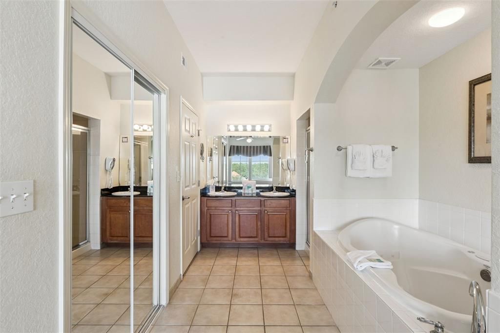 For Sale: $190,000 (3 beds, 3 baths, 1409 Square Feet)