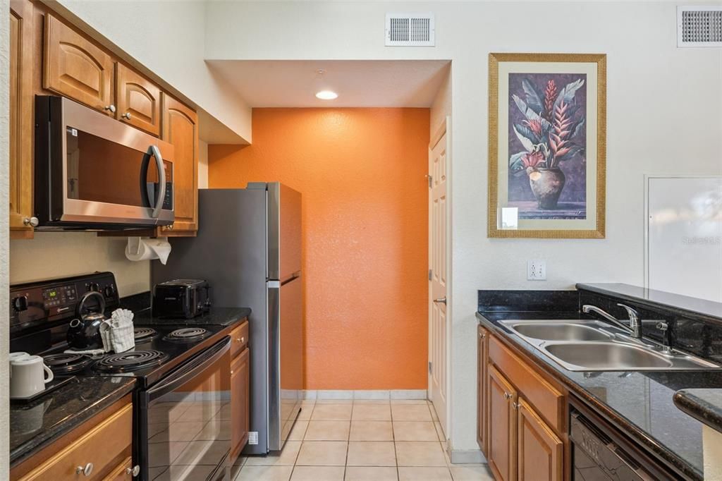 For Sale: $190,000 (3 beds, 3 baths, 1409 Square Feet)