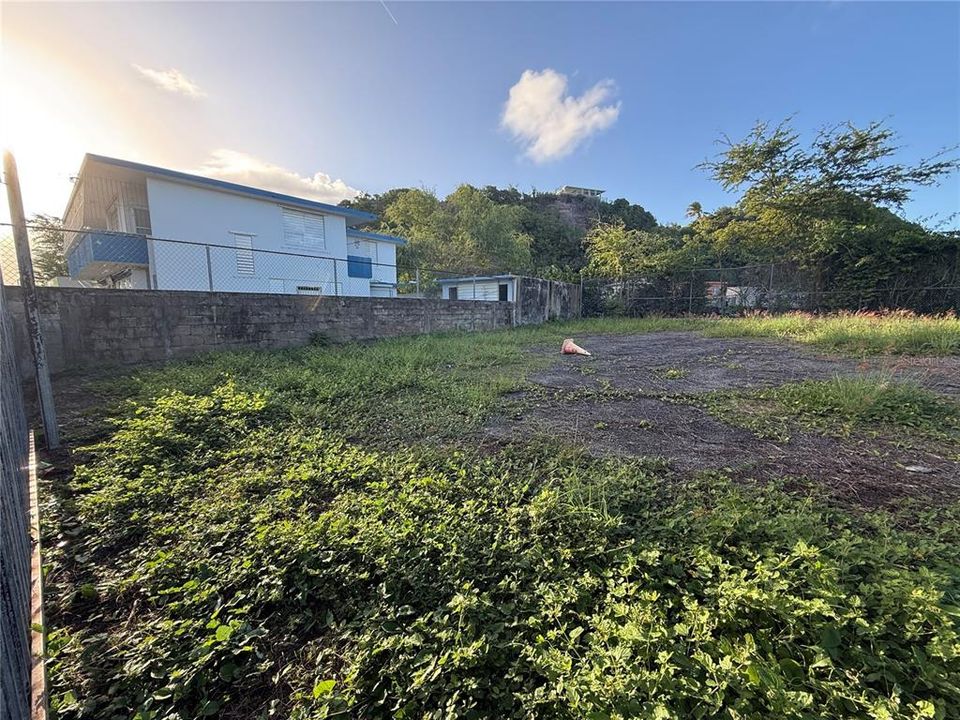 На продажу: $150,000 (0.11 acres)