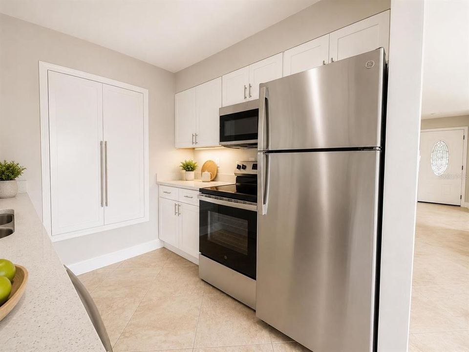 For Sale: $350,000 (2 beds, 2 baths, 985 Square Feet)